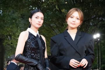 ABEMAオリジナルドラマ『スキャンダルイブ』より柴咲コウ、川口春奈が東京国際映画祭のレッドカーペットに登場！