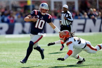 ファンのMVPコールに動じないQBメイがペイトリオッツを5連勝に導く