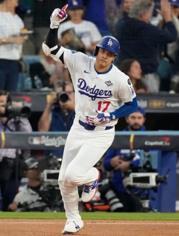 「力と力のぶつかり合い」WS第3戦はシーソーゲームで5-5で8回の終盤へ　大谷翔平2本塁打にゲレロJr.爆走　点の取り合い続く