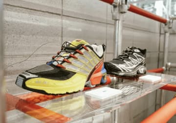 「XT-4」の魅力と歴史を体感！atmos新宿で超豪華POPUP『EXPLORERS BASE』10/25スタート！限定ノベルティも！