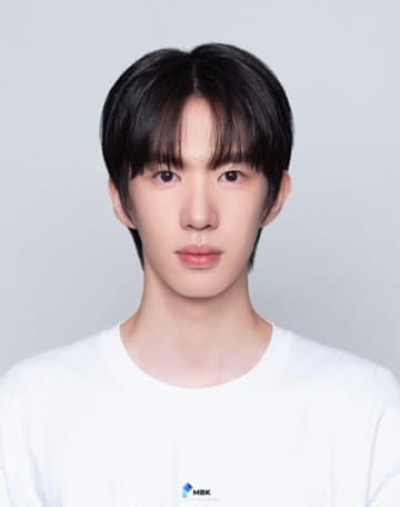 元SM練習生ハ・ミンギ、2026年にデビューへ！大人気トッポッキ店の孫…高身長＆爽やかビジュアルに注目