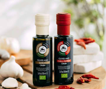 〈こだわりのヒミツ〉日仏貿易「アルチェネロ有機オリーブオイル＆ガーリック/チリ」 本格派の有機フレーバーオイル