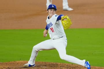 佐々木朗希、WS初登板は1回2/3を無失点　8回のピンチで好救援…本拠地は「ROKI」コール