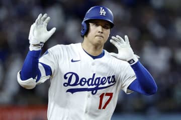 まさに規格外、大谷翔平は第４打席で同点ホームラン。これで４打数４安打・２本塁打・３打点、全て長打の離れ業【ワールドシリーズ第３戦・ブルージェイズ戦】