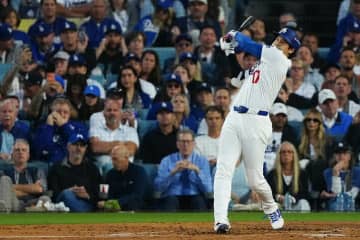 なぜ打った…！？ 大谷翔平、想定外の“悪球打ち”「そりゃビビる」人間離れした“まさかの豪快弾”に「投げるところないw」