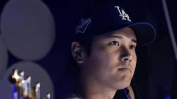 大谷翔平、WSトロフィー前に真剣な表情浮かべる姿に反響　「目の奥にある力強さ」「もし敵なら一番怖い」
