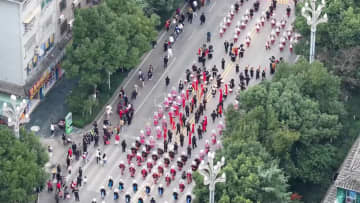 パレードや歌謡大会、少数民族の村で収穫祭　中国貴州省剣河県