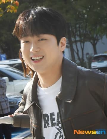 【PHOTO】イ・チャンウォン「2時脱出Cultwo Show」出演のため放送局へ
