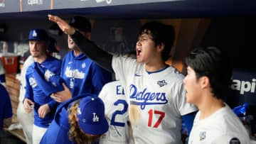 ワールドシリーズ第3戦は“6時間”を超える長丁場　ベンチではフルーツを食べる選手も　延長18回に突入