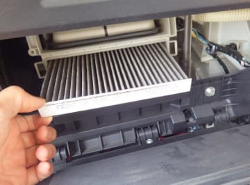 そろそろ本格稼働させたい......エアコンフィルター交換の目安や注意点は？