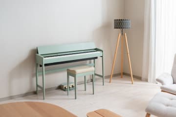 暮らしに溶け込む、ローランド×カリモク家具の新作。天然木を活かした家具仕上げのデジタルピアノを発売　～10年ぶりにリニューアル。天然木の温もりと最新技術が奏でる上質な音と空間を提供～