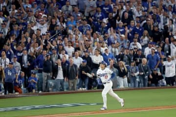 どこ飛んだ…！？ 大谷翔平が「カッコよすぎ」豪快弾→ド派手“確信”バット投げが話題に「鳥肌モノ」「飛んだな」