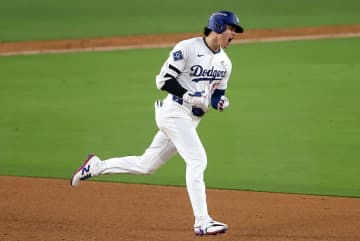 ドジャース、フリーマンのサヨナラ弾でWS最長18回の死闘を制す　大谷翔平は2本塁打&PS新9出塁　佐々木朗希は1回2/3を無失点リリーフ