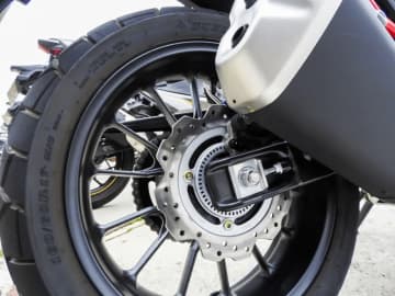 ライダーが日ごろ怠りがちなタイヤの状態確認：日常的な乗車前点検の重要性