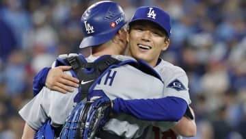 山本由伸、ワールドシリーズ完投勝利！　歴史的瞬間にファン熱狂「由伸、完璧すぎ！」「戦場を完全に支配」