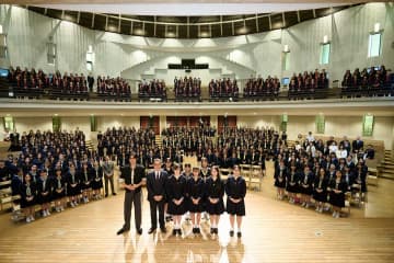 国内初、中高生活でサングラス着用自由化　Snow Man目黒蓮のサプライズ来校に歓声