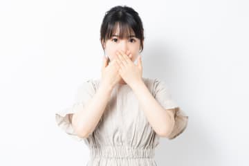 無口な人はこれが少ない？話さない人に共通する７つの特徴