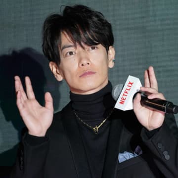 佐藤健、TENBLANKメンバーとの歌番組出演オフSHOTに反響「TENBLANK最高」「素敵すぎ」
