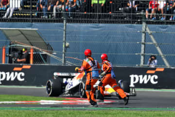 「サインツが突っ込んできた」5周リタイアのローソン、マーシャルとのニアミスも／ハジャーはトップ10圏内を守れず