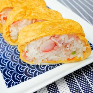 【卵焼き器ひとつで完成！】おかずにもおつまみにも！カニカマ入りロールチャーハンオムライス