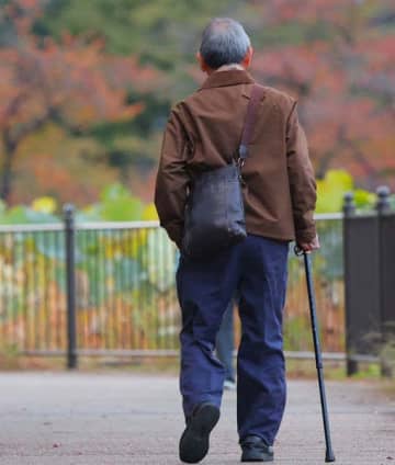 男性の骨粗しょう症…若い頃より身長が3～4センチ縮んでいたら要注意
