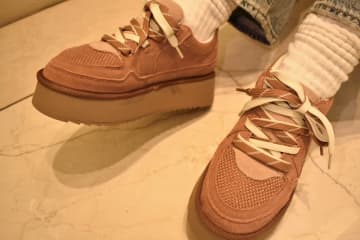 【スタイル激変】MINNETONKAから初の「厚底スニーカー」新作登場！モカシンの快適性×トレンドの異素材ミックスで秋冬コーデを格上げ！