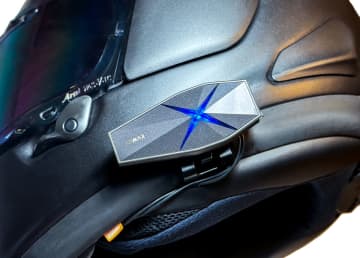"メッシュ×高音質×アプリ"で他メーカーにも繋がる高機能バイクインカムが驚きの3万円台！　「ASMAX F1 Pro」が変えるインカムの新基準
