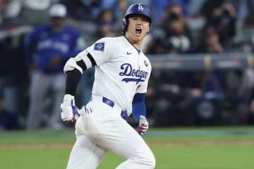 延長18回の死闘…大谷翔平が真っ先に共有した光景　2本塁打＆9出塁でも“自分より仲間”