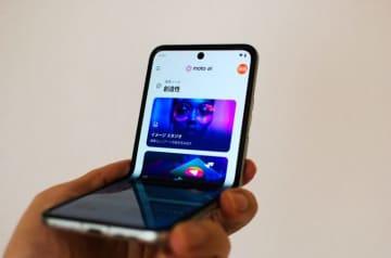 モトローラ「razr 60」レビュー。折りたたみ撮影×AI活用で広がるスマホの使い道が魅力