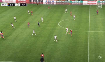 Ｊリーグにモドリッチ出現！？新潟MFの“神業アウトサイドパス”が「異次元」「天才」スーパーアシストの瞬間「なんちゅうパスやねん」