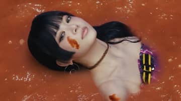 J-HOPE(BTS)が圧巻の存在感で登場！LE SSERAFIM、「SPAGHETTI (feat. j-hope of BTS)」MV公開