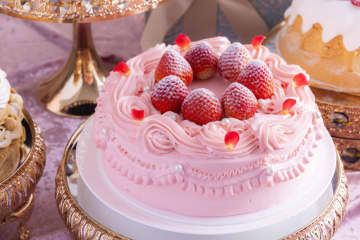 【食べ放題ニュース】神ビジュ！美しすぎる“マリー・アントワネット”の世界に浸るスイーツビュッフェやるよ♪