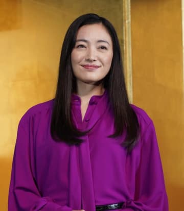 「目元が似てる」仲間由紀恵の“デート相手”にSNS沸く「自慢の息子すぎる」「うわぁ、天使だ」