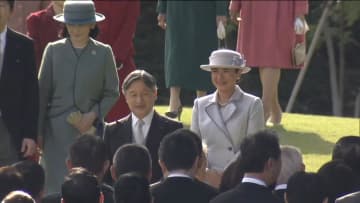 両陛下と愛子さま「秋の園遊会」で武豊さんと“競馬トーク”　両陛下が教わった手話使う場面も　愛子さまは招待客と“乾杯”