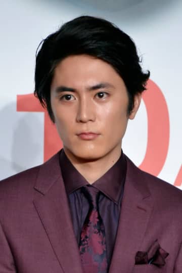 「危機一髪だった…」間宮祥太朗の2ショットが話題に「なぜ決め顔」「かっこつけてる」