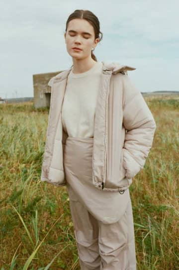 emmi × Mizuno のコラボコレクションが登場！冬も輝くラグジュアリースポーツスタイル