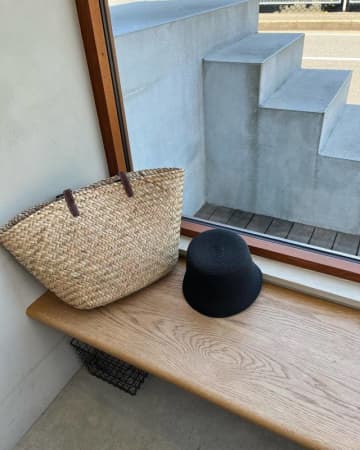 モノトーンコーデに合うバッグの色は何色？ 6色のおすすめカラー徹底解説