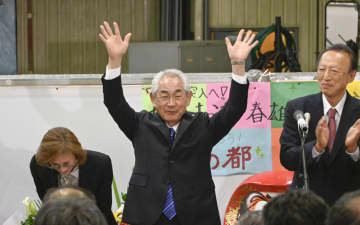 核ごみ調査推進の現職が7選　北海道寿都町長選