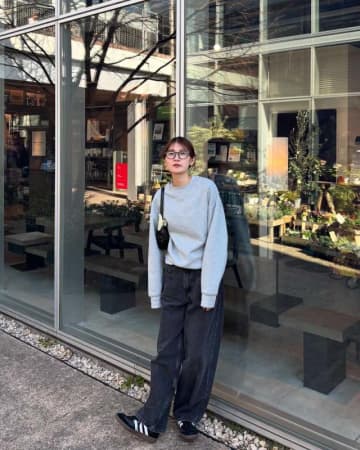 スニーカーは黒とベージュどっちを選ぶ？ 迷ったときの選び方＆おすすめコーデ