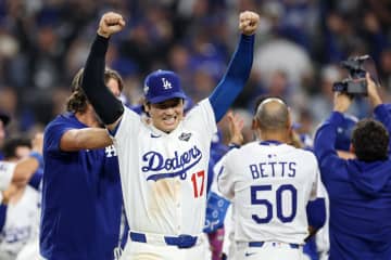 大谷翔平 2HR含む9打席連続出塁と歴史的な活躍！ 走塁時右足に異変もロバーツ監督「明日はマウンドに上がる」