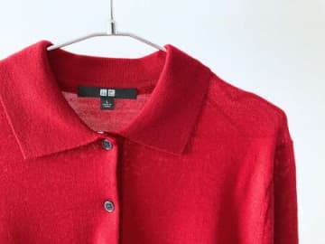 【ユニクロ】新色レッドが可愛すぎ！「メリノポロセーター」で40代にも似合う上品レトロコーデが完成♡