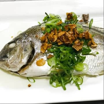 天然魚クエスト ☆ 鯛の酒蒸し　ねぎ油ソース