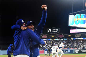 ロバーツ監督「史上最高の試合の一つだった」延長18回の死闘を制した指揮官が語る大谷翔平への究極のリスペクト