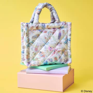 総勢31キャラ！　ディズニーのキルティングバッグ発売。軽量ふわふわ素材のくすみカラー