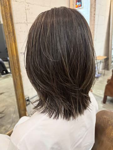 これが最旬の「白髪ぼかし」！？【40・50代】は「ハイライト × レイヤー」で脱・昭和♡