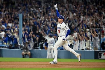 フリーマンがサヨナラ弾 6時間超えの死闘に決着「山本を登板させないために打席に向かった」