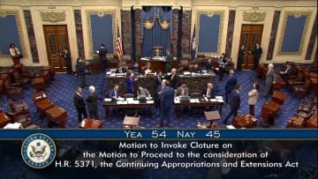 アメリカ政府閉鎖 長期化　アメリカ政府閉鎖28日目　航空便7000便に遅れ　つなぎ予算13度目も否決