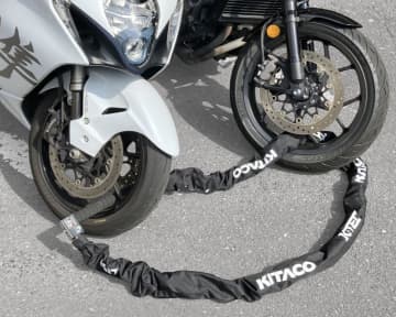 キタコが誇る新世代ロック「TDXシリーズ」登場　バイクも車もワンタッチで守る！