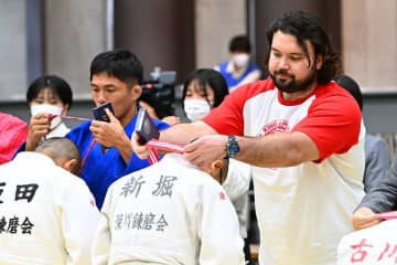【柔道】40型テレビに黒毛和牛…吉田秀彦氏が「小学生柔道大会」に〝豪華副賞〟を用意するワケ