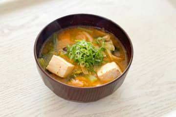 ギャル曽根、味噌汁に“まさかの食材”を大量投入　一般では少数「私好きなんだけど…」